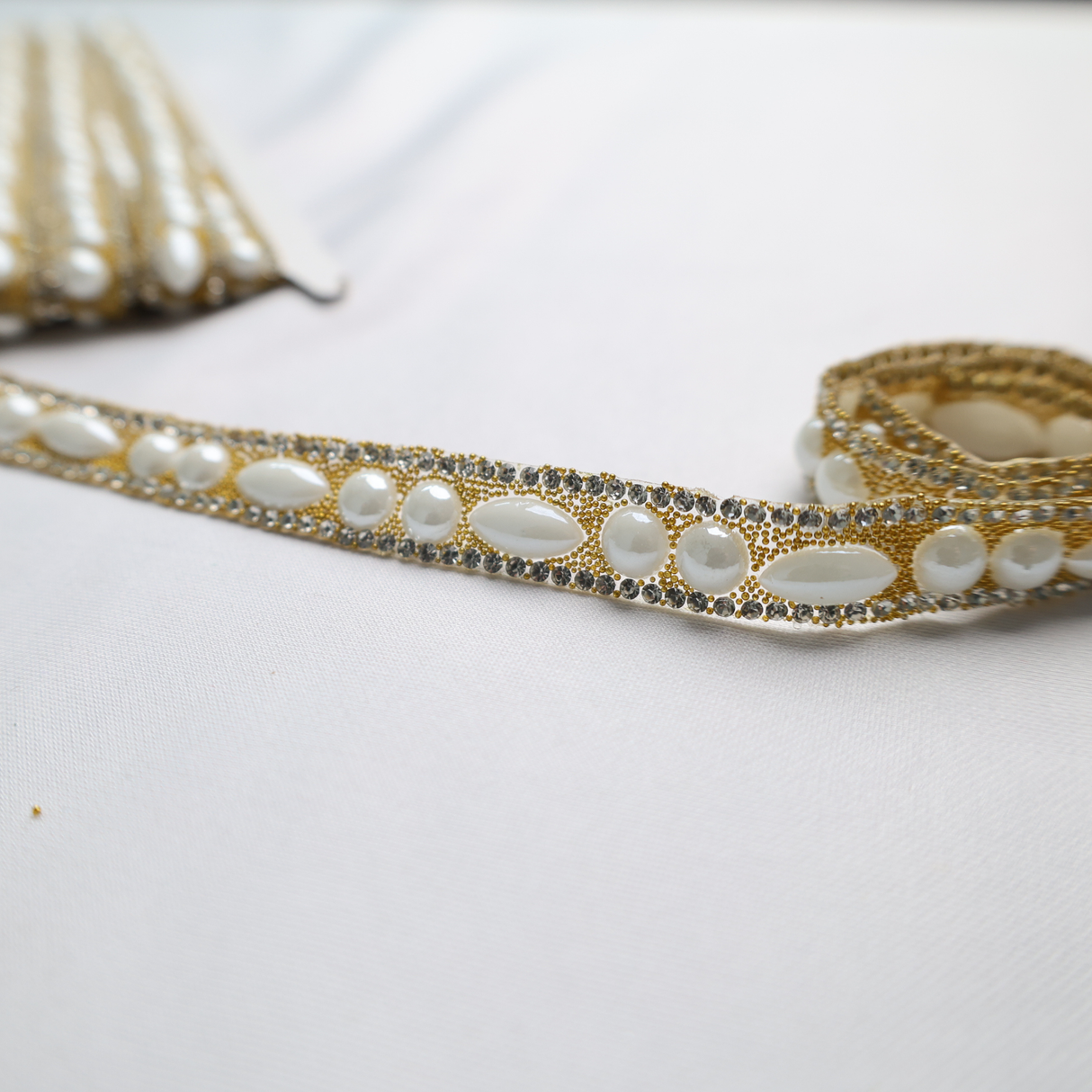 Pearl & Rhinestone Trim with Oval Accents- 0.5 Inch/10YDS (#CRY06)