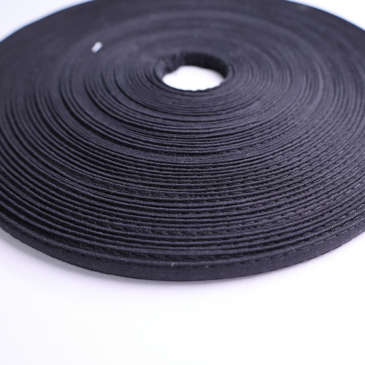 Plastic Boning – Fabric Covered (1/2 Inch, 22 Yards, 2 Colors: White/Black)